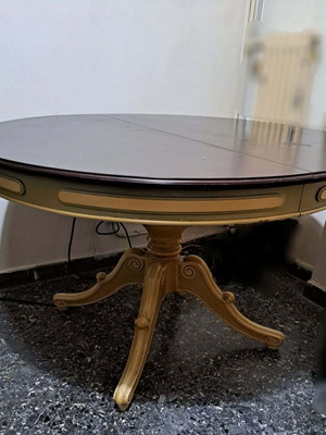 Round Mahogany Solid Dining Table used with Two Extension Leaves