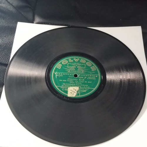 Gramophone record used, 1930s