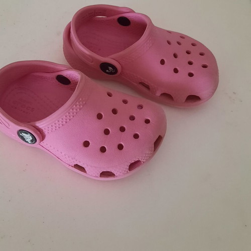 Crocs clogs pink for girls size 6 used