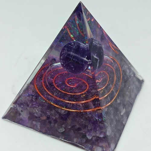 Orgonite Energy Pyramid with Natural Amethyst like new