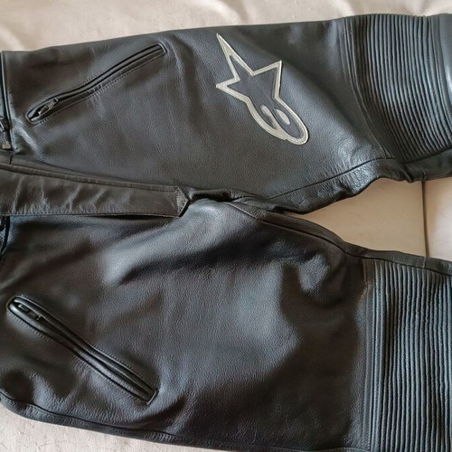 Alpinestars leather motorcycle pants new, size 48 with knee protection
