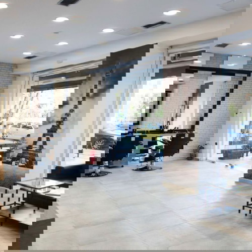 Επιχείρηση γνωστής αλυσίδας κομμωτηρίων με 4 καταστήματα προς πώληση