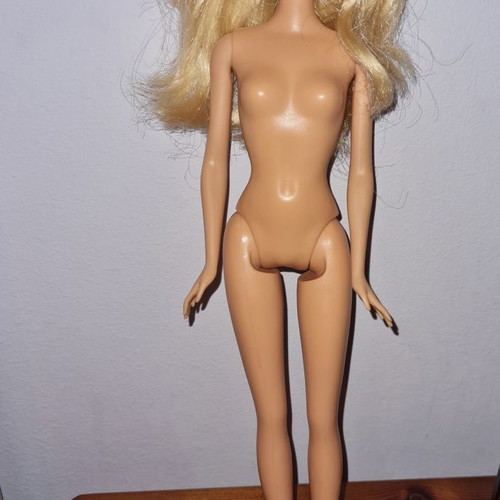Barbie Bath Play Fun used with earrings and flat feet