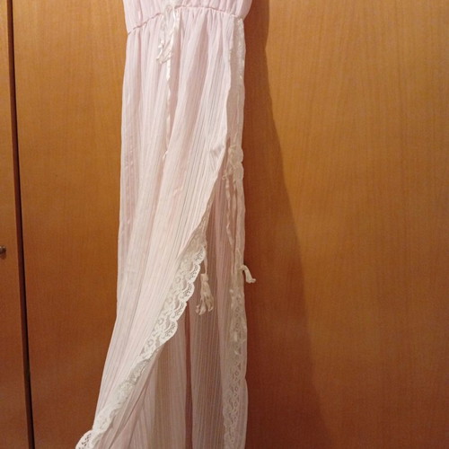 Sleepwear set like new, pink robe and nightgown