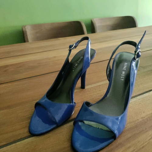 Nine West Πέδιλα σαν καινούργια, μπλε λούστρίνι, τακούνι 9 cm, μέγεθος 35