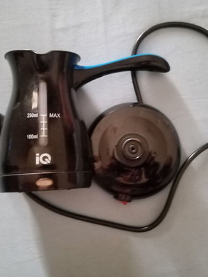 IQ electric briki 450W 300 ml black for 4 cups, like new