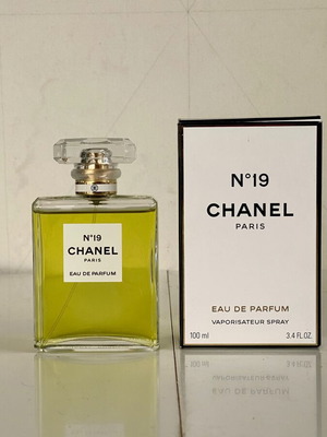 Chanel No 19 Eau de Parfum 100 мл като нов