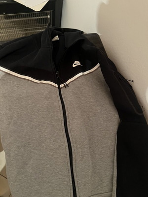 Nike Tech jacket like new, black and grey