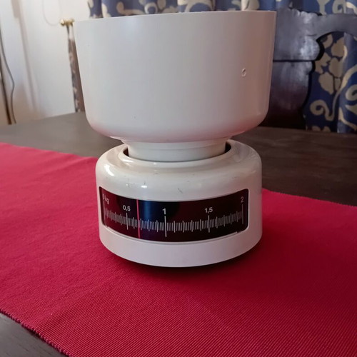 Vintage analog kitchen scale like new, 2 kg capacity