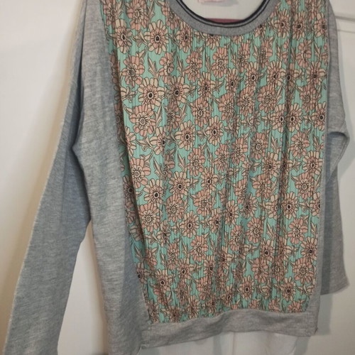 Wu Wear grey sweatshirt like new with floral design one size
