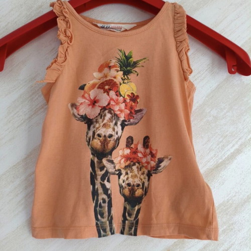 H&M sleeveless summer top with giraffe print, like new, size 92 cm