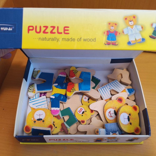 Educational toy set like new with domino, puzzle and memory cards