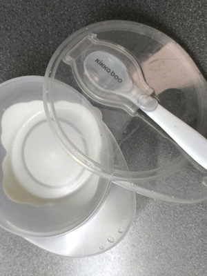 Baby food set used, 2 bowls with lids and spoons