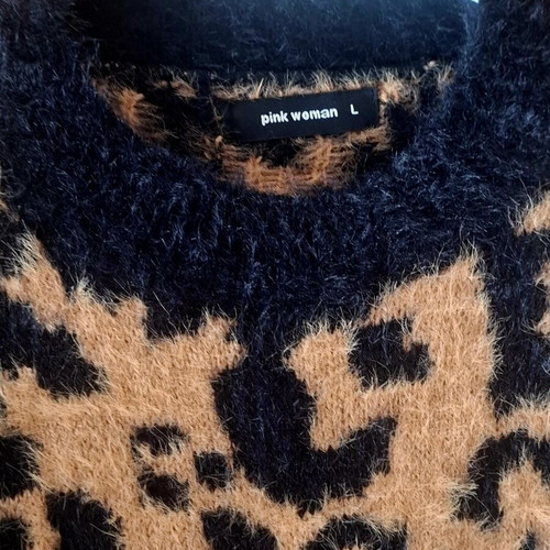 Pink Woman knit sweater like new with leopard print in black and brown