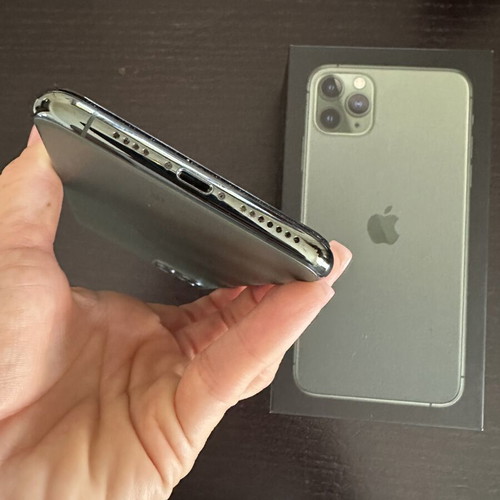 iPhone 11 Pro Max used, very good condition, battery health 77%