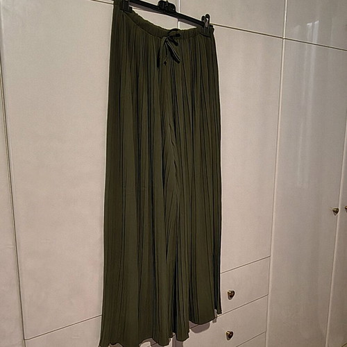 Pronto Moda pleated pants khaki one size like new