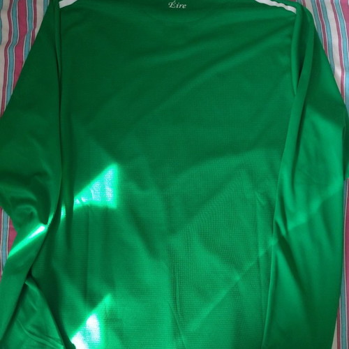 Ireland national football jersey used with player autographs, size Large
