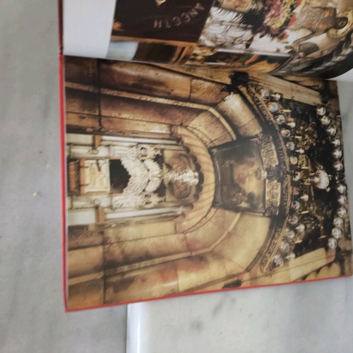 Ellinon Pascha used