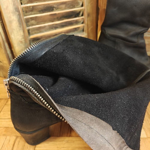 Riding boots black leather used with lining, size 39