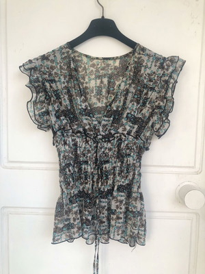Boho summer top with smocked waist and ruffles, like new, size M