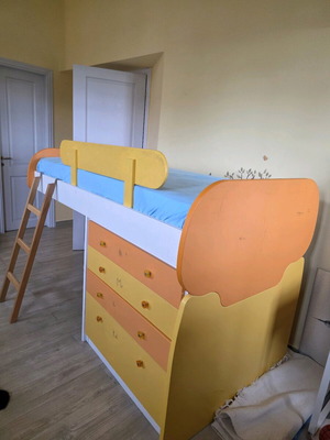Child bed used with 4 drawers and brand new mattress