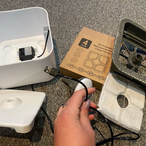 Cat Water Fountain like new with 4 filters