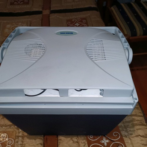Car fridge 12V like new