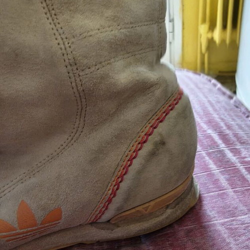 Adidas snow boot used, beige orange