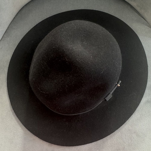 Fedora style hat like new, black, timeless design