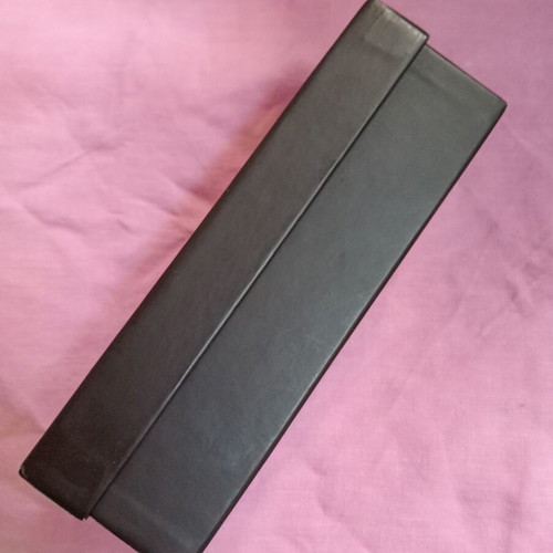 Carolina Herrera vintage box like new, dark chocolate color