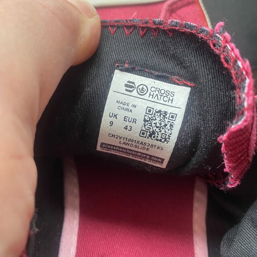 Sneakers shoes red size 43 like new with two defects