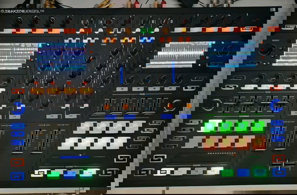 NI Traktor Kontrol S8