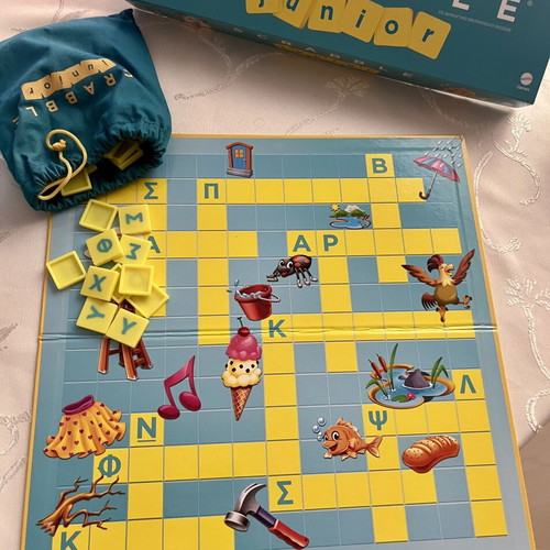 Scrabble Junior board game like new