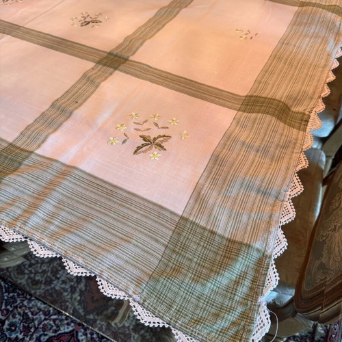 Embroidered tablecloth with flowers and lace, like new, 170x130 cm