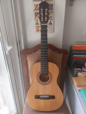 Hohner HC02 classical guitar used with case