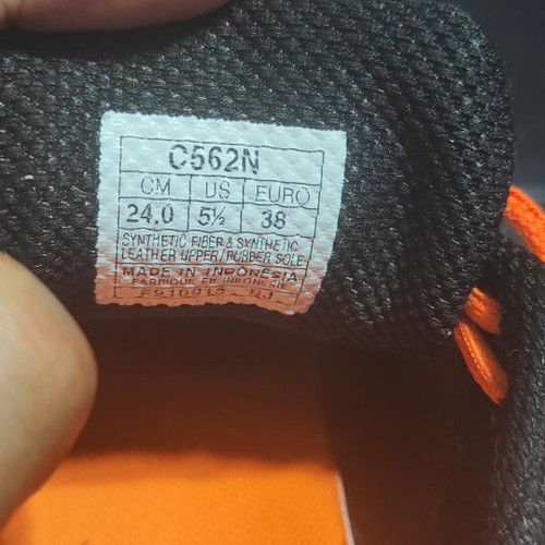Asics Cumulus 17 running shoes, size 38, black and orange