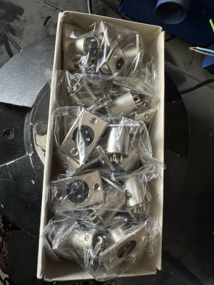 XLR 3-Pin Σασί Panel Mount μεταλλικά New Old Stock πακέτο 25 τεμ.