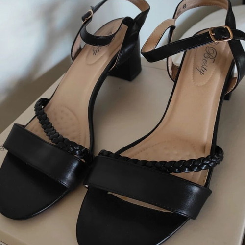 Black sandals size 40 like new