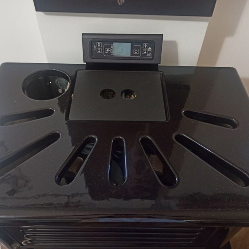 Pellet stove used with remote control, excellent condition