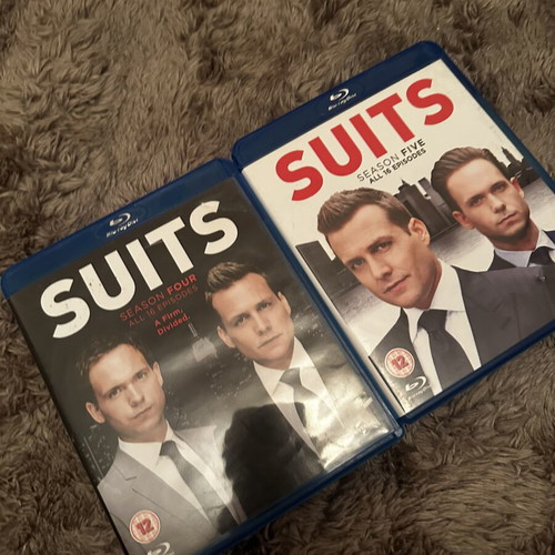 Suits Seasons 4 and 5 Blu-Ray used with English subtitles