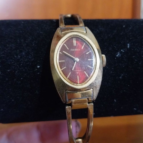 Three Seiko women's watches used from the 70s not working