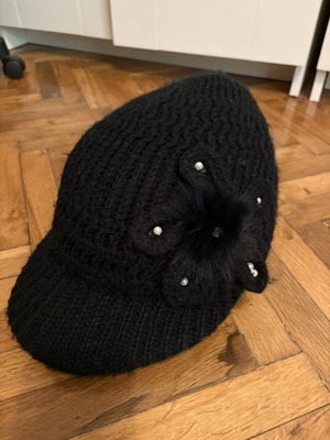 Black hat like new, size M