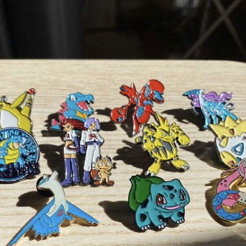 Pokemon pin set like new, 11 pieces