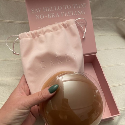 CAKES Body nipple covers like new, beige silicone pasties