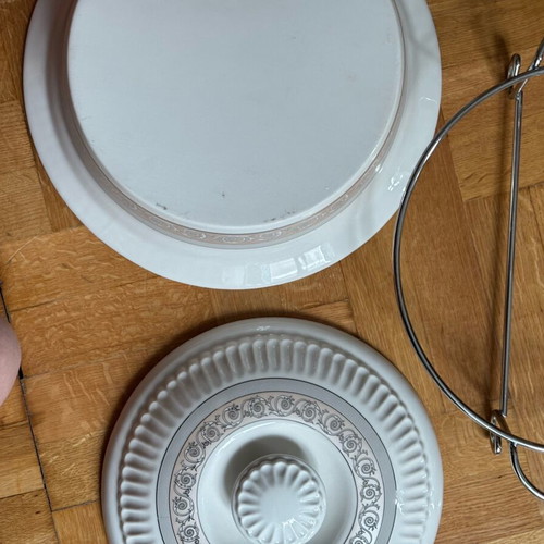 Heat-resistant porcelain casserole new with metal base and lid
