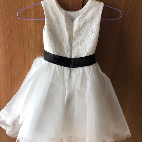 Flower girl dress new for 3-year-old girl with lace and tulle