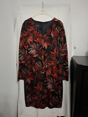 Vener long-sleeve dress size 50 red black floral with lurex details like new