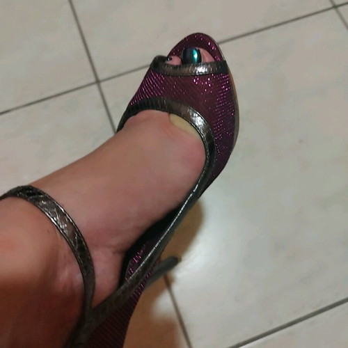 Peep Toe Paris Hilton Shoes like new, purple, size 36