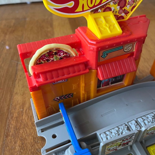Hot Wheels pizza track like new with pizza launcher lever