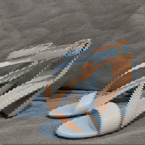 Πέδιλα γαλάζια νούμερο 37 σαν καινούργια με χοντρό τακούνι